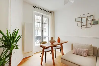 Coin salon dans l'établissement 2 pièces au coeur de Montmartre - proche Sacré Coeur