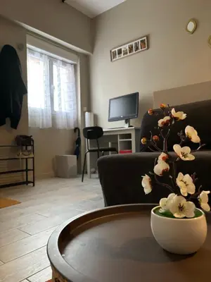 Télévision ou salle de divertissement dans l'établissement Montmartre Shelter