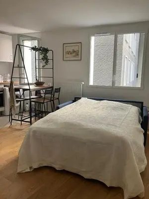 Un ou plusieurs lits dans un hébergement de l'établissement New cozy studio near Roland Garros and Parc des Princes