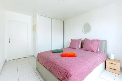 Un ou plusieurs lits dans un hébergement de l'établissement Magnifique vue sur la Tour Eiffel - Paris 10mn - Parking privé gratuit - métro 2min - balcon