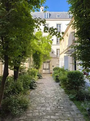 Jardin de l'établissement Quiet apartment in Paris center