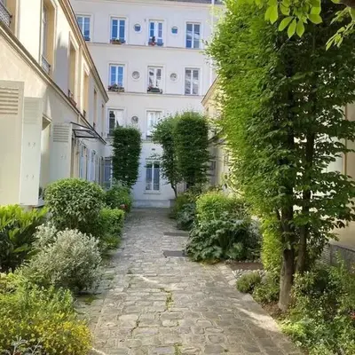 Quiet apartment in Paris center