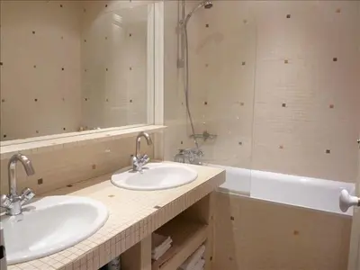 Salle de bains dans l'établissement Le Latin