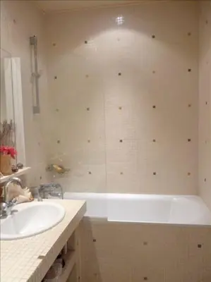 Salle de bains dans l'établissement Le Latin