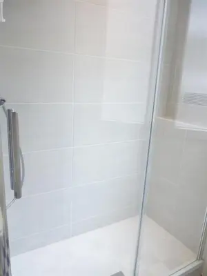 Salle de bains dans l'établissement Le Alesia