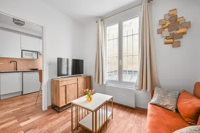 Télévision ou salle de divertissement dans l'établissement Charming appartment marais