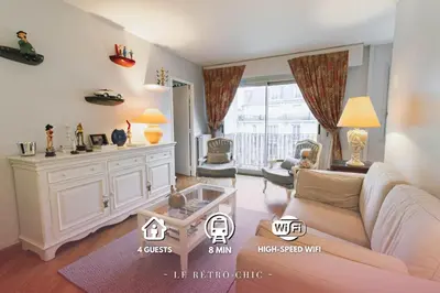 Coin salon dans l'établissement Le Rétro-Chic - T2 raffinée - Balcon & Métro M12