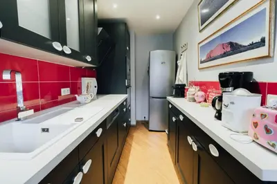 Cuisine ou kitchenette dans l'établissement Le Rétro-Chic - T2 raffinée - Balcon & Métro M12