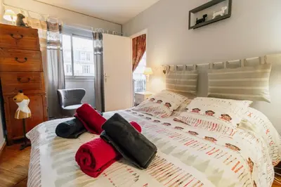 Un ou plusieurs lits dans un hébergement de l'établissement Le Rétro-Chic - T2 raffinée - Balcon & Métro M12