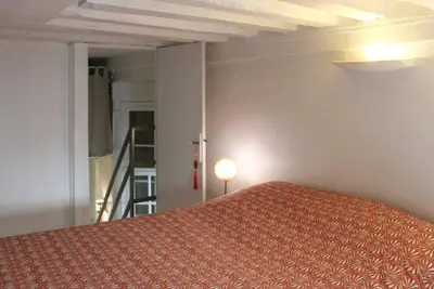 Un ou plusieurs lits dans un hébergement de l'établissement Duplex de charme au cœur du 2ème