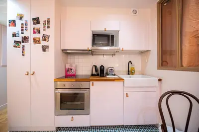 Cuisine ou kitchenette dans l'établissement Vivez le Paris d'Emily In Paris