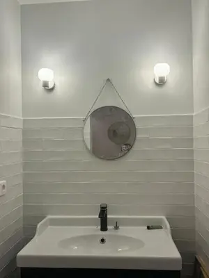 Salle de bains dans l'établissement Vivez le Paris d'Emily In Paris