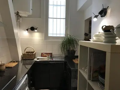 Cuisine ou kitchenette dans l'établissement Eiffel Tower - Quiet, charming apartment - 2 prs