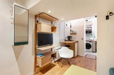 Cuisine ou kitchenette dans l'établissement Cosy Duplex in Central Paris