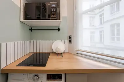 Cuisine ou kitchenette dans l'établissement Cosy Duplex in Central Paris