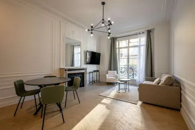 Télévision ou salle de divertissement dans l'établissement Appartement dauphine muette trocadero - Paris 16 - 4P