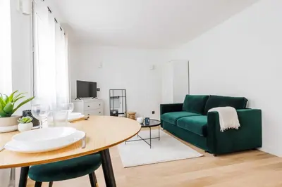 Coin salon dans l'établissement Comfortable Studio for 2 people - Puteaux