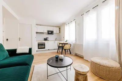 Cuisine ou kitchenette dans l'établissement Comfortable Studio for 2 people - Puteaux