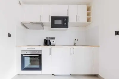 Cuisine ou kitchenette dans l'établissement Comfortable Studio for 2 people - Puteaux