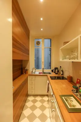 Cuisine ou kitchenette dans l'établissement T2 apartment on the banks of the Seine