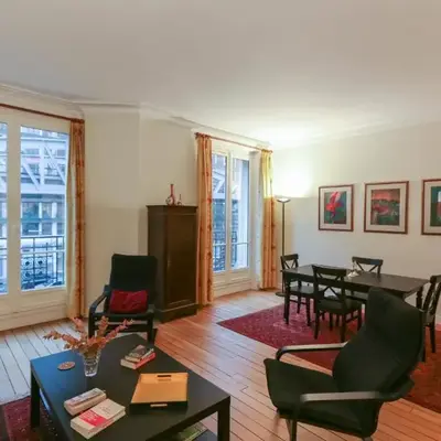 T2 apartment on the banks of the Seine