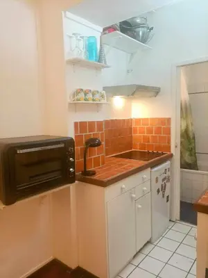 Cuisine ou kitchenette dans l'établissement 2 comfortable rooms Paris 5th arrondissement