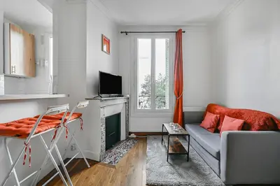 Télévision ou salle de divertissement dans l'établissement Veridian Apartment Métro Le Kremelin-Bicètre