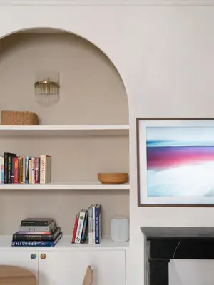 Télévision ou salle de divertissement dans l'établissement Minimalist Haussmannian Paris 11