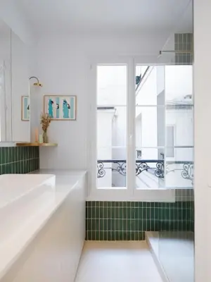 Salle de bains dans l'établissement Minimalist Haussmannian Paris 11