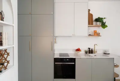 Cuisine ou kitchenette dans l'établissement Minimalist Haussmannian Paris 11