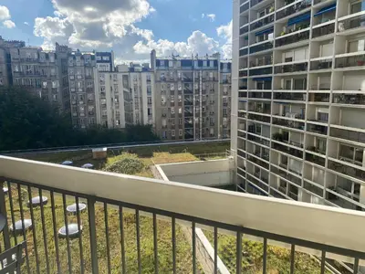 Plan de l'établissement Appartement de 47m avec petit balcon et vue dégagée