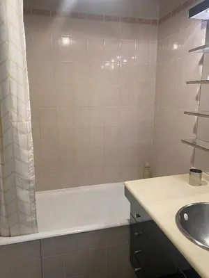 Plan de l'établissement Appartement de 47m avec petit balcon et vue dégagée