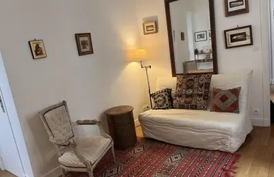 Coin salon dans l'établissement Bright apartment on Rue Ballu