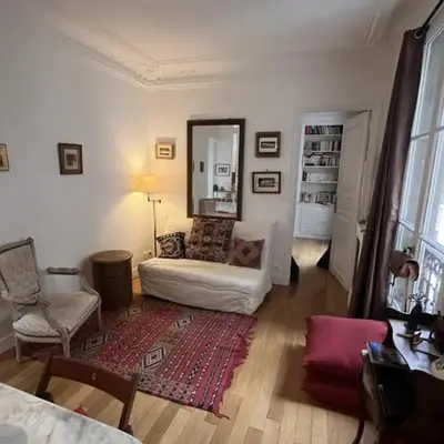 Bright apartment on Rue Ballu