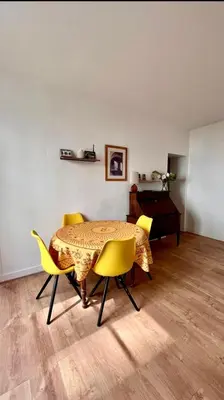 Coin salon dans l'établissement Nid charmant et confortable