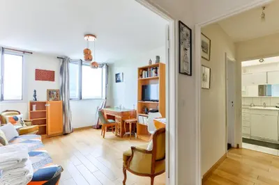 Cuisine ou kitchenette dans l'établissement 1BR Flat view on Eiffel Tower and Sacré-Coeur