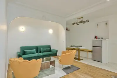 Cuisine ou kitchenette dans l'établissement Charmant Appartement Sacrée Coeur Montmartre