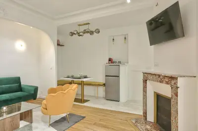 Cuisine ou kitchenette dans l'établissement Charmant Appartement Sacrée Coeur Montmartre