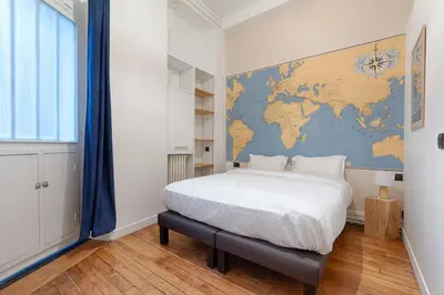 Un ou plusieurs lits dans un hébergement de l'établissement MyKeypers - Modern & Cozy Duplex 6P - Arc de Triomphe