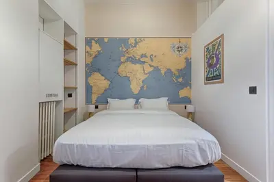 Un ou plusieurs lits dans un hébergement de l'établissement MyKeypers - Modern & Cozy Duplex 6P - Arc de Triomphe
