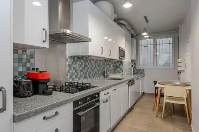 Cuisine ou kitchenette dans l'établissement Luxury 5-Bed Residence - Opposite the Eiffel Tower - Located on Avenue Kléber