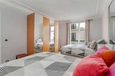 Un ou plusieurs lits dans un hébergement de l'établissement Luxury 5-Bed Residence - Opposite the Eiffel Tower - Located on Avenue Kléber