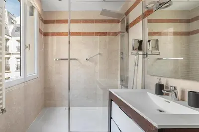 Salle de bains dans l'établissement Luxury 5-Bed Residence - Opposite the Eiffel Tower - Located on Avenue Kléber