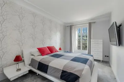Un ou plusieurs lits dans un hébergement de l'établissement Luxury 5-Bed Residence - Opposite the Eiffel Tower - Located on Avenue Kléber