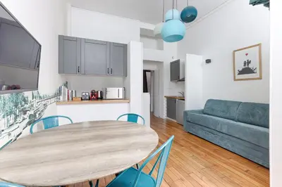 Cuisine ou kitchenette dans l'établissement MyKeypers - Stylish & Luxury LOFT 6P - Arc de Triomphe
