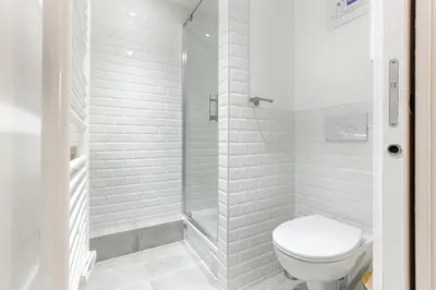 Salle de bains dans l'établissement MyKeypers - Stylish & Luxury LOFT 6P - Arc de Triomphe