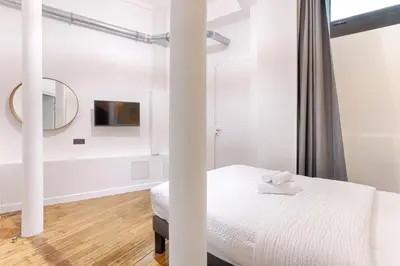 Un ou plusieurs lits dans un hébergement de l'établissement MyKeypers - Stylish & Luxury LOFT 6P - Arc de Triomphe
