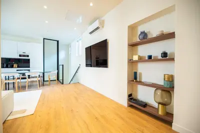 Télévision ou salle de divertissement dans l'établissement CIA - Chic Flat with AC few steps from Paris