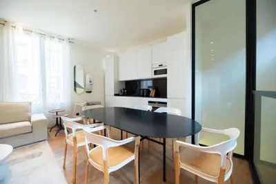 Télévision ou salle de divertissement dans l'établissement CIA - Chic Flat with AC few steps from Paris