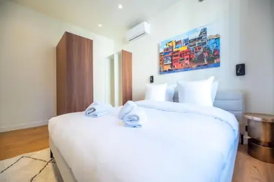 Un ou plusieurs lits dans un hébergement de l'établissement CIA - Chic Flat with AC few steps from Paris